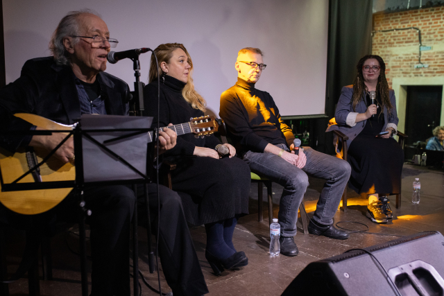 Віктор Морозов , Соломія Чубай і Олег (Джон) Сук під час події «Свій серед своїх: публічна розмова про Пако» на фестивалі «Земля поетів»